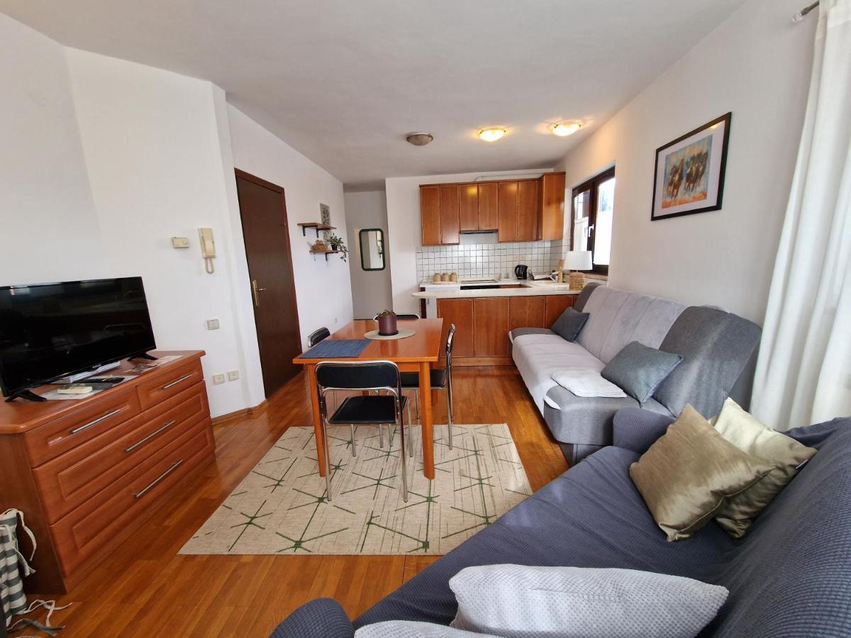 Apartments Katarina - New Renovated Ровинь Экстерьер фото