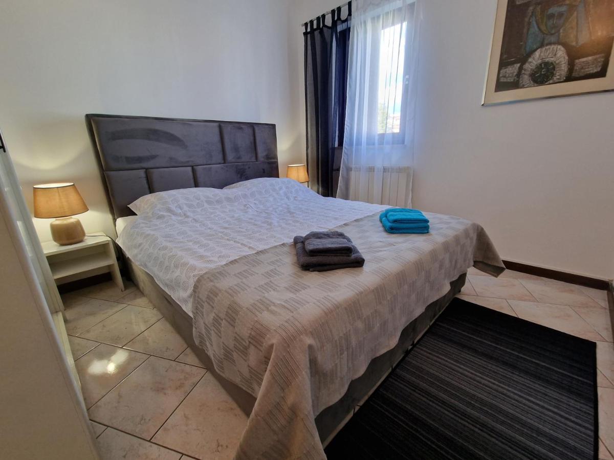 Apartments Katarina - New Renovated Ровинь Экстерьер фото