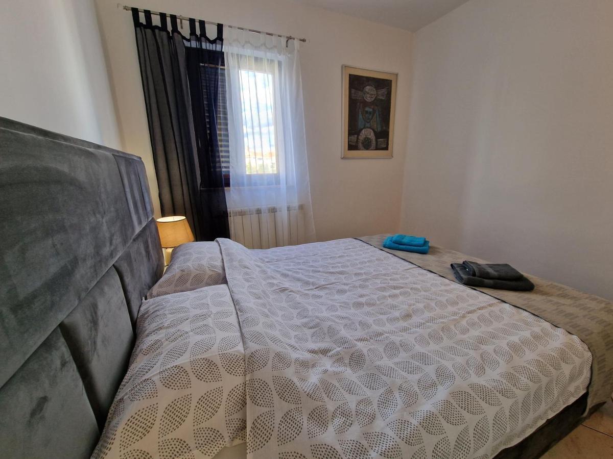 Apartments Katarina - New Renovated Ровинь Экстерьер фото