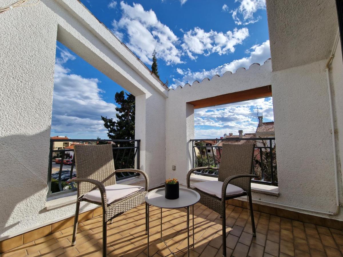 Apartments Katarina - New Renovated Ровинь Экстерьер фото