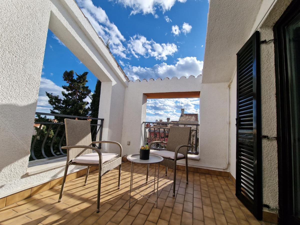 Apartments Katarina - New Renovated Ровинь Экстерьер фото