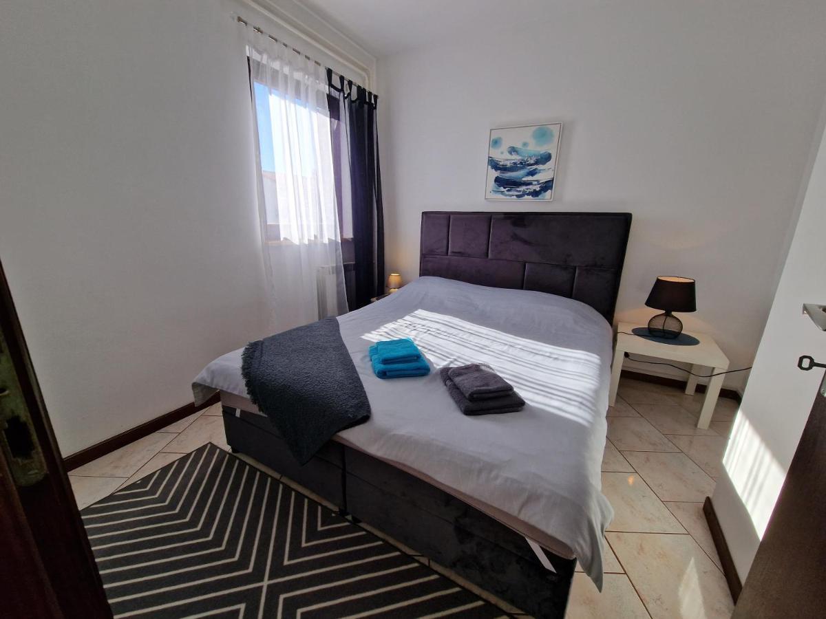 Apartments Katarina - New Renovated Ровинь Экстерьер фото