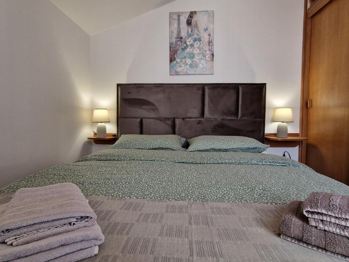 Apartments Katarina - New Renovated Ровинь Экстерьер фото