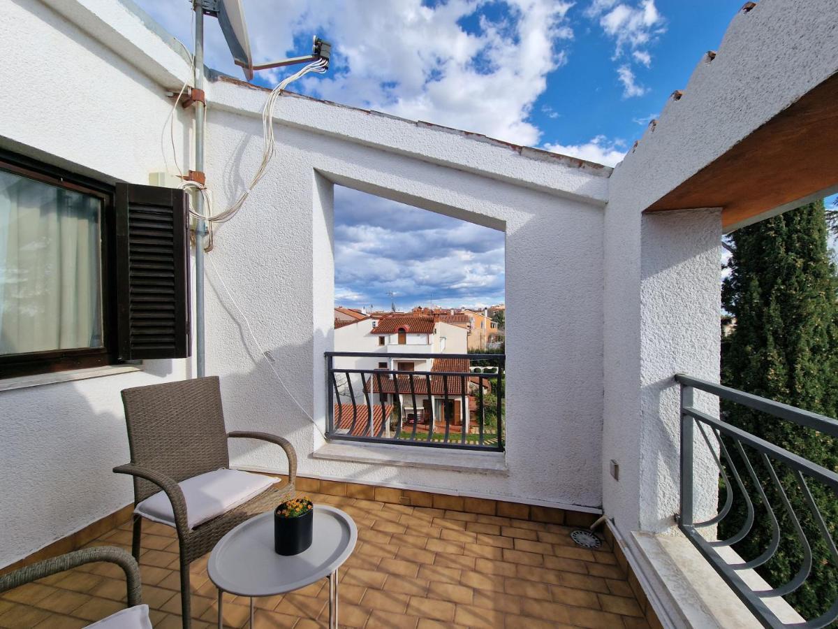 Apartments Katarina - New Renovated Ровинь Экстерьер фото